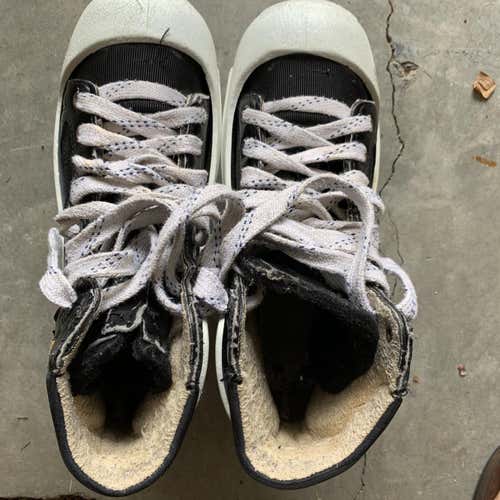 Junior Bauer Supreme 1000 Regular Width Size 6 Hockey Goalie Skates