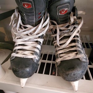 Used Junior CCM U+ 12 Hockey Skates Regular Width Size 4