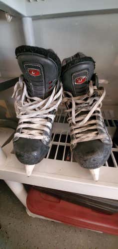 Used Junior CCM U+ 12 Hockey Skates Regular Width Size 4