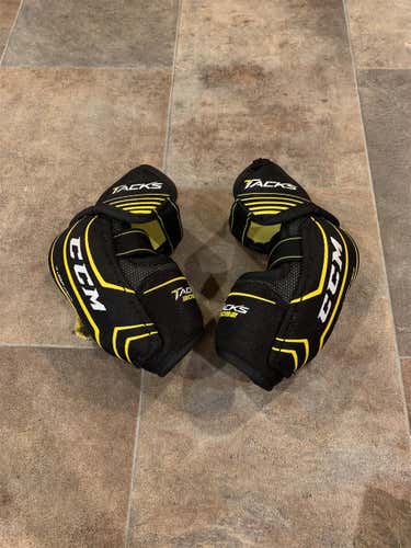 Junior Medium CCM Tacks 3092  Elbow Pads