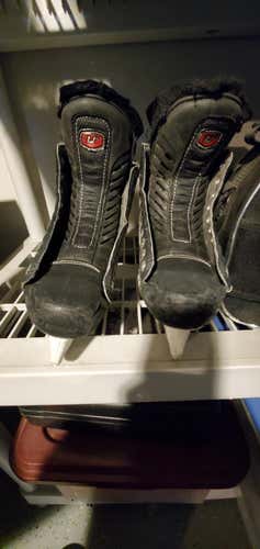 Used Junior CCM U Crazy Light Hockey Skates Wide Width Size 4
