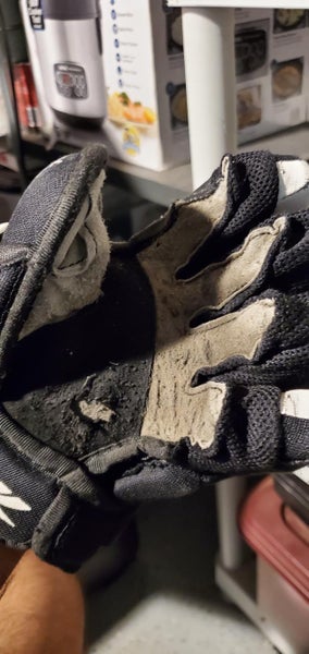 Black Used Junior Reebok 5K Gloves 11"