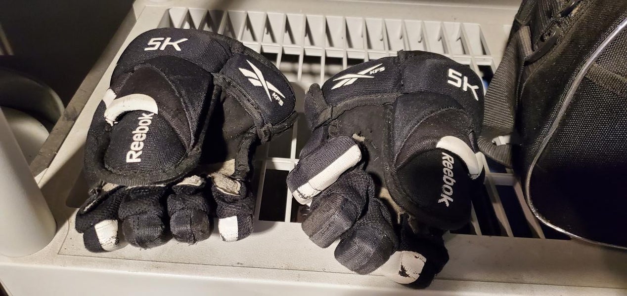 Black Used Junior Reebok 5K Gloves 11"