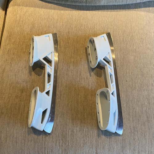 Senior True 2 Piece Regular Width Pro Stock Size 10 Hockey Goalie Skates