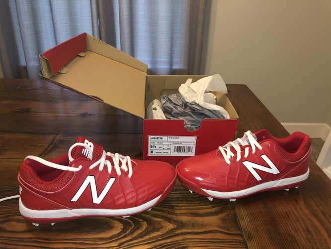 **BRAND NEW** Youth Kid's Size 6.5 (Women's 7.5) Molded Cleats New Balance Low Cut