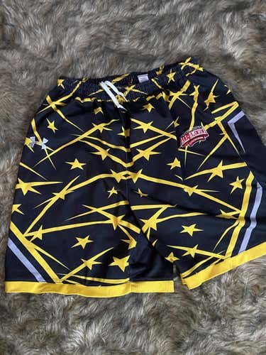New Adult Large Under Armour Shorts