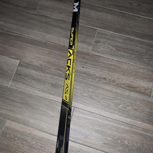 Senior Right Handed Super Tacks AS2 Pro Mid Pattern Pro Stock Hockey Stick