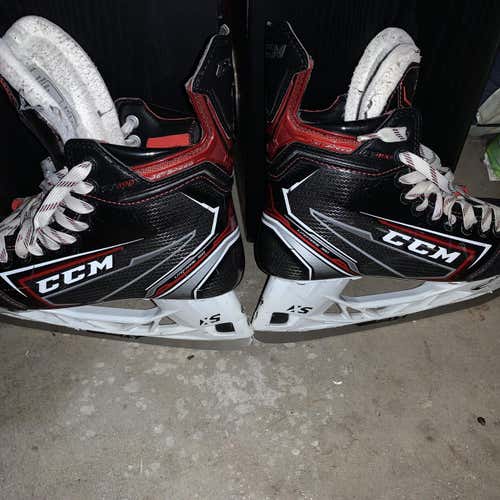 Senior CCM JetSpeed FT490 Regular Width  Size 7 Hockey Skates