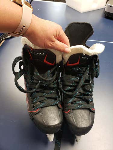 Used Junior CCM JetSpeed FT360 Hockey Skates Regular Width Size 5