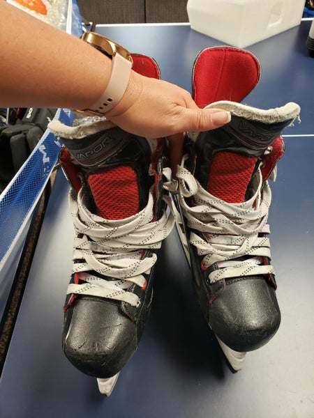 Used Senior Bauer Vapor X500 Hockey Skates Regular Width Size 7.5