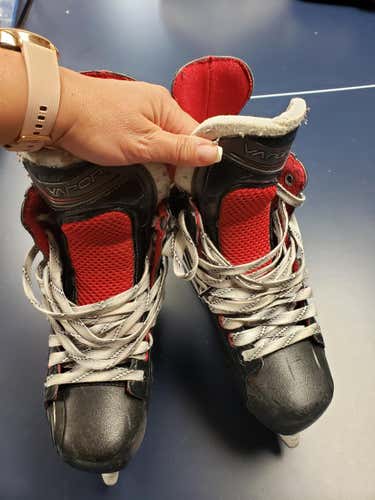 Used Senior Bauer Vapor X500 Hockey Skates Regular Width Size 6