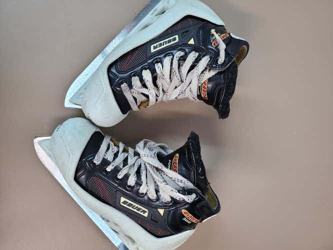 Used Junior Bauer Supreme 3000 Goalie Skates Regular Width Size 3
