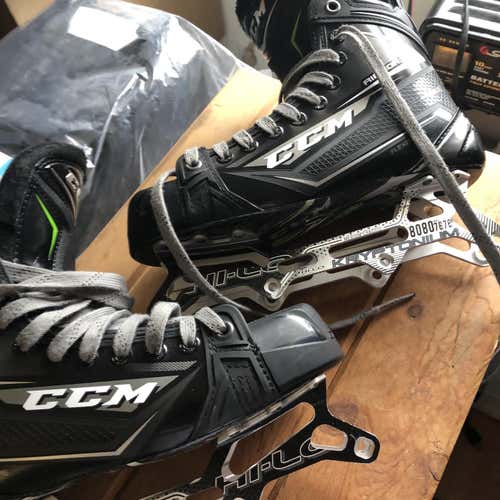 Senior CCM Regular Width Size 7 Inline Skates