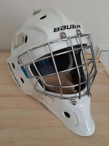 White Used Senior Bauer 930 Goalie Mask