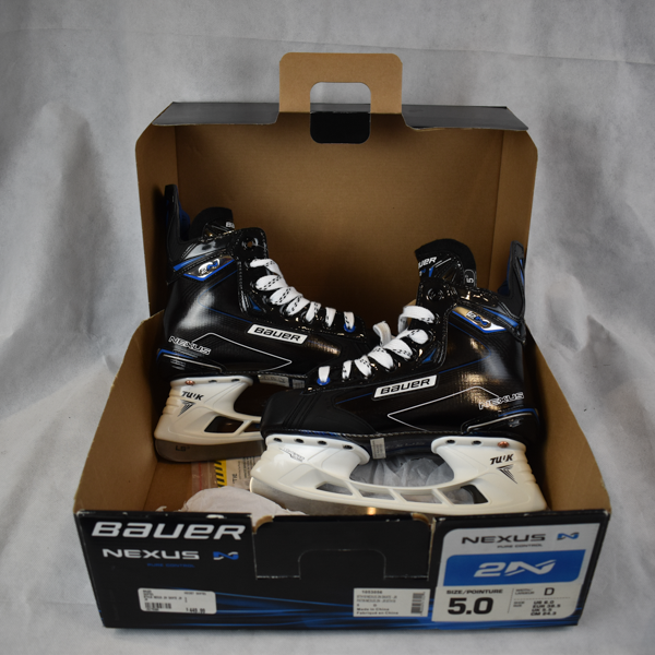 New in Box Jr Bauer Nexus 2N Hockey Skates Regular Width Size 5D