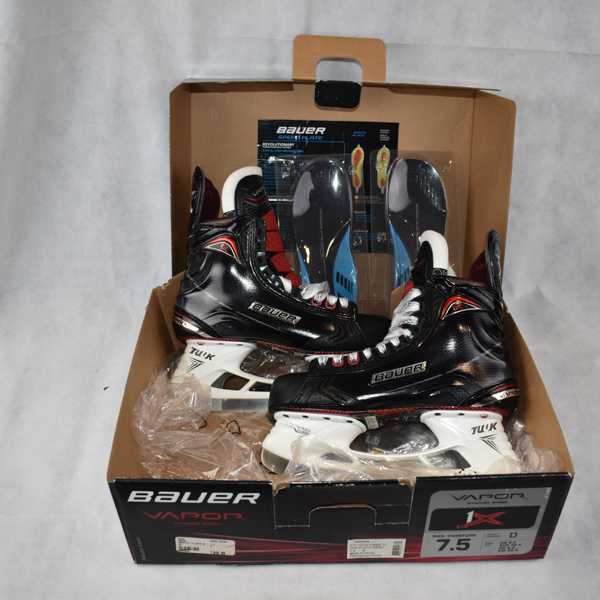 New in Box Senior Bauer Vapor 1X Hockey Skates Regular Width Size 7.5D