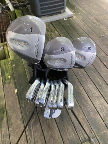 Wilson 1200 Oversize Full Set Men's Right Handed Regular Flex