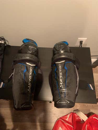 Senior Bauer Supreme One.8  Shin Pads