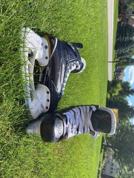Junior Bauer Supreme 180 Regular Width  Size 2 Hockey Skates
