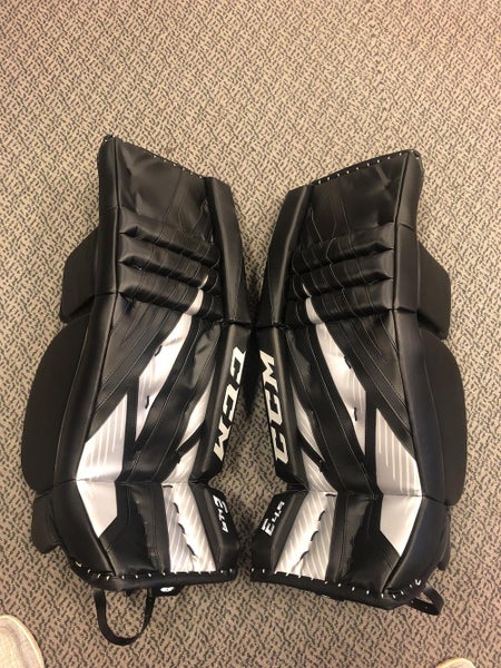 Black Intermediate 32" CCM Extreme flex 4.9  Goalie Leg Pads