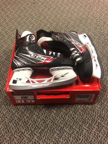 Senior CCM JetSpeed Vibe Regular Width  Size 8 Hockey Skates