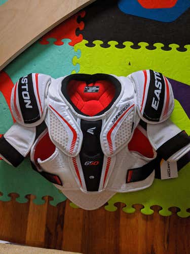 New Junior Large Easton Synergy Shoulder Pads