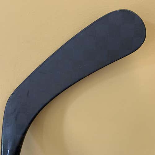 BARELY USEDSenior Right Handed Vapor FlyLite Mid Pattern Hockey Stick P92 Curve Cut Down 1.5 Inches