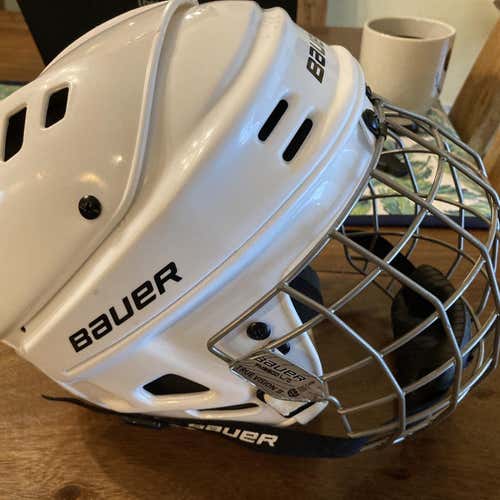 White Used Large Bauer 1500  Helmet
