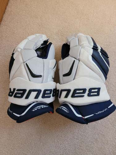 White Used Senior Bauer Vapor APX2 Gloves 15"
