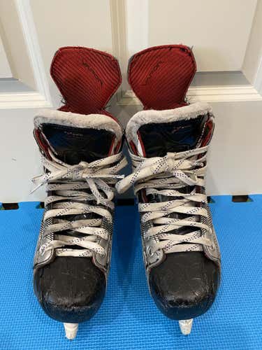 Used Junior Bauer Vapor X900 Hockey Skates Regular Width Size 4.5