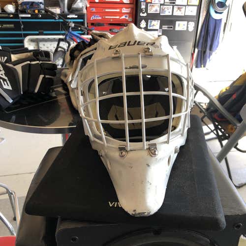 White Senior Bauer 960XPM Goalie Mask (2016)