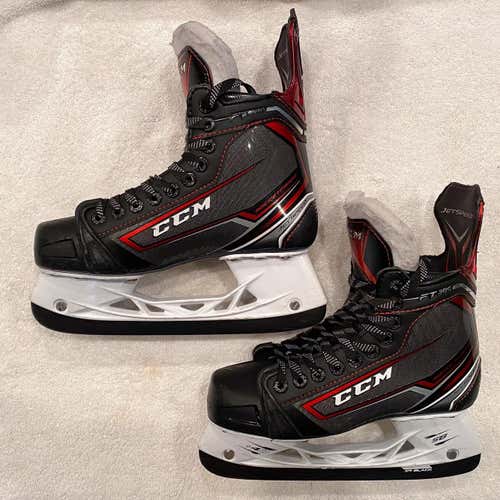 Junior CCM JetSpeed FT380 Regular Width Size 5 Hockey Skates