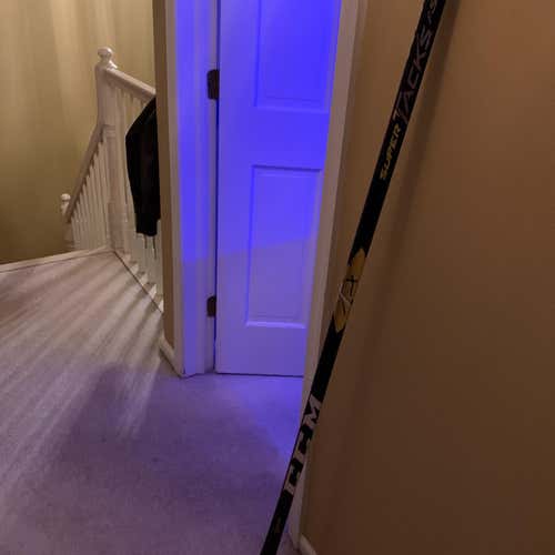 Intermediate Right Handed Super Tacks AS1 Mid Pattern Hockey Stick P92 56 Inches