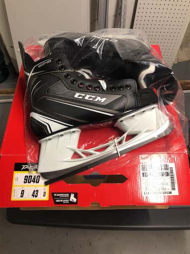 Senior CCM Tacks 9040 Regular Width  Size 9 Hockey Skates