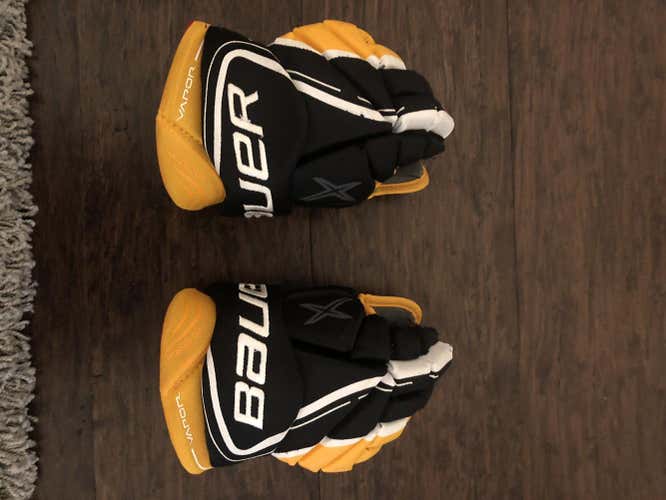Used Bauer Vapor X800 Lite Gloves 11"