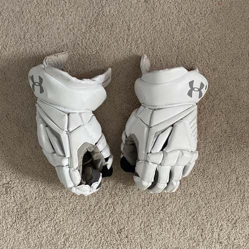 White Used Under Armour Engage 2 13" Goalie Gloves