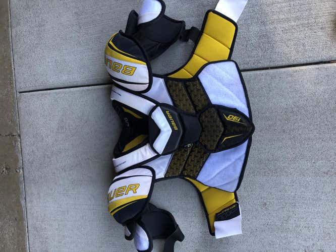 VERY good condition! Large Bauer Supreme 190 Shoulder Pads