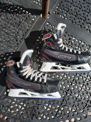 Junior Used Bauer Vapor X700 Hockey Goalie Skates Regular Width Size 5