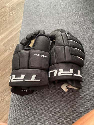 Black Senior True A2.2 14"  Gloves
