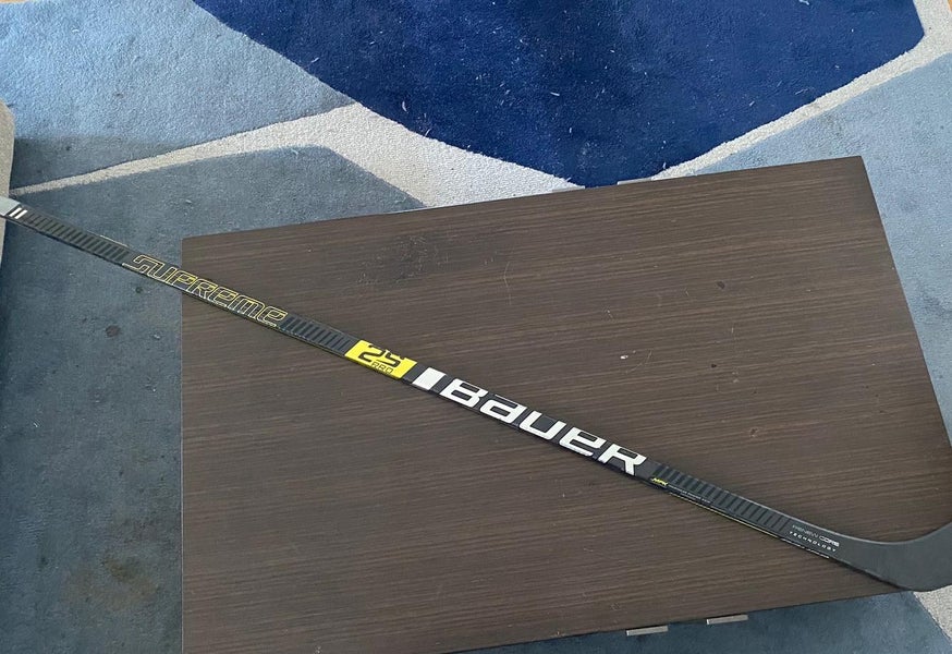 Senior Right Handed Supreme 2S Pro Toe Pattern Hockey Stick