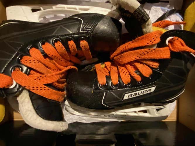 Used Youth Bauer S160 Hockey Skates Size 12.5