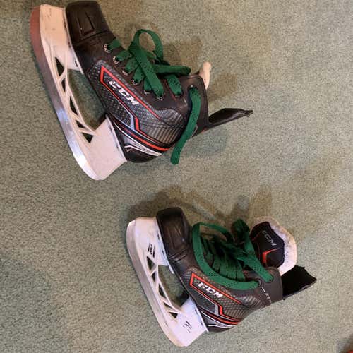 Youth CCM   Size 13 Hockey Skates