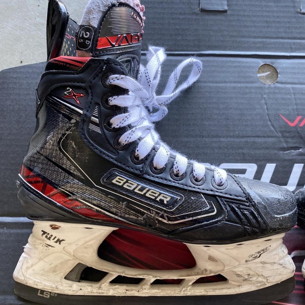 Junior Bauer Vapor 2X Regular Width Size 2.5 Hockey Skates