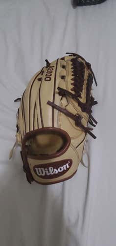 Wilson RHT D33 A2000 Limited Edition Pitcher's Glove 11.75"