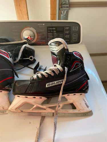 Senior Bauer Vapor x700 Regular Width Size 6 Goalie Skates