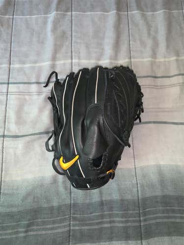 Black Adult Pitcher's 12" Baseball Glove