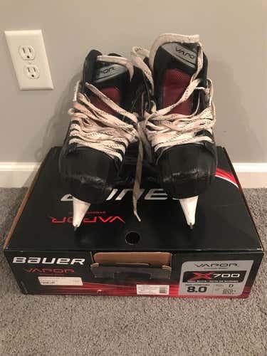 Senior Bauer Vapor X700 Regular Width  Size 8 Hockey Goalie Skates