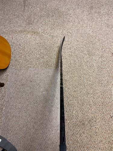 Senior Left Hand Supreme 2S Pro Mid Pattern Pro Stock Hockey Stick