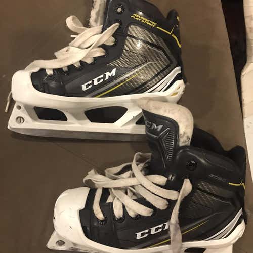 Junior CCM Regular Width Size 2.5 Hockey Goalie Skates