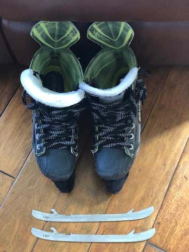 Used Senior Bauer Vapor X100 LE Hockey Skates Regular Width Size 7.5